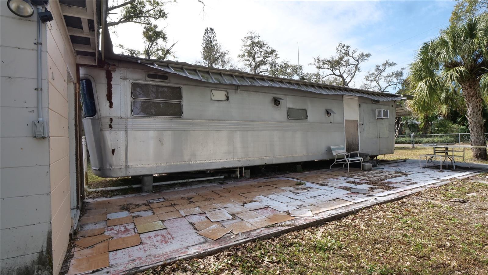 Image 4 of 11 For 4821 Victoria Avenue