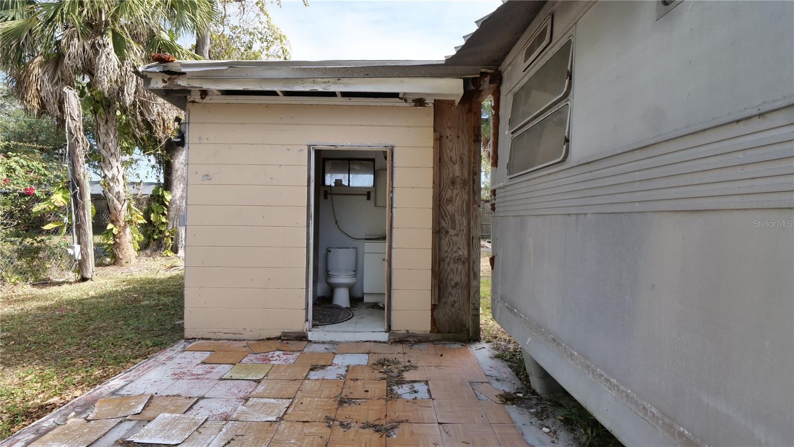 Image 6 of 11 For 4821 Victoria Avenue