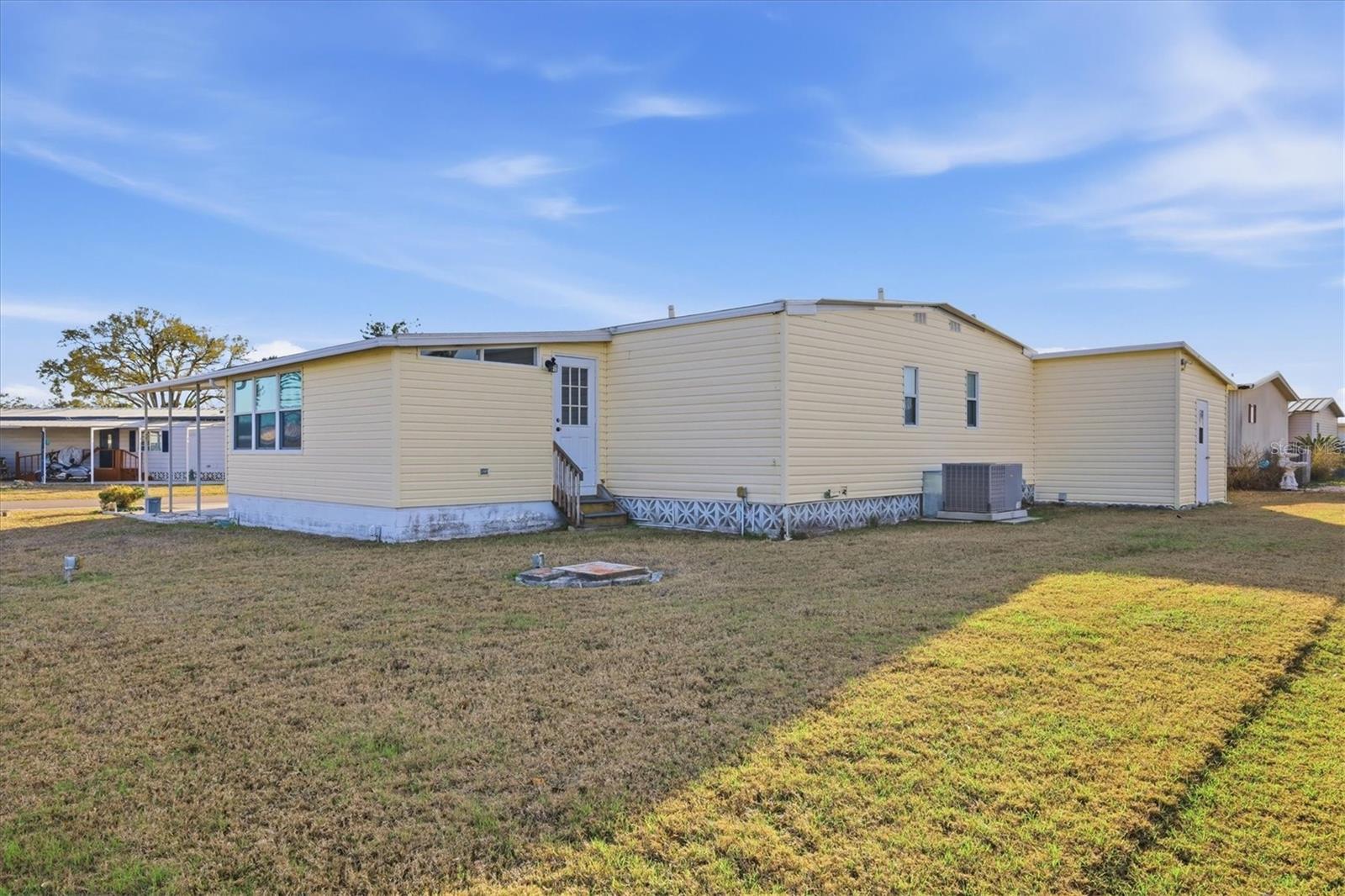 Image 22 of 36 For 6710 36th Avenue E 201