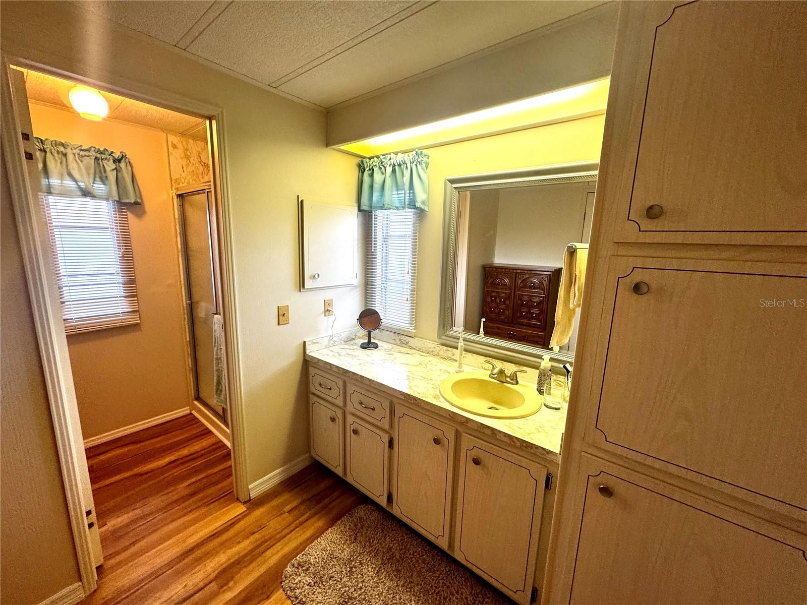 Image 8 of 29 For 5619 Bayshore Road 142