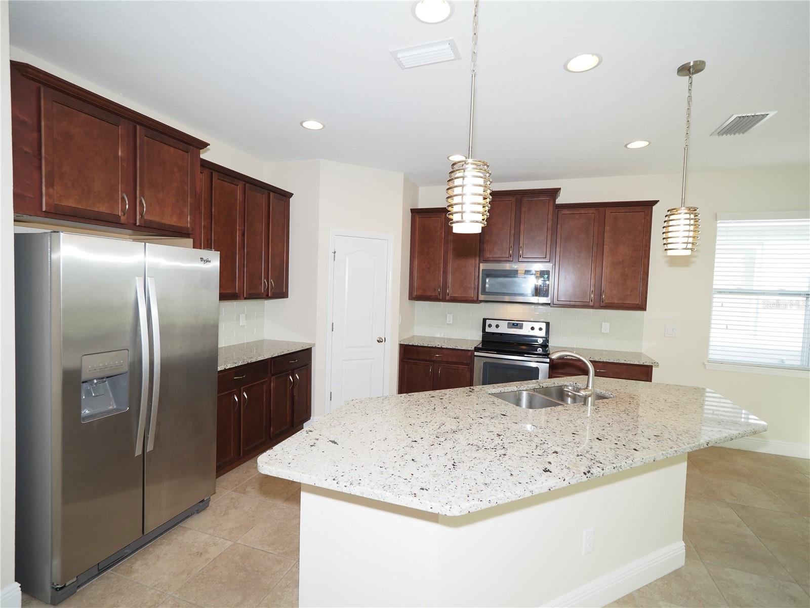 Image 19 of 46 For 995 Molly Circle