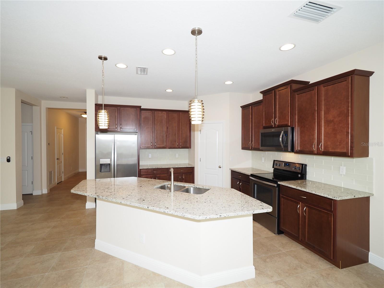 Image 22 of 46 For 995 Molly Circle