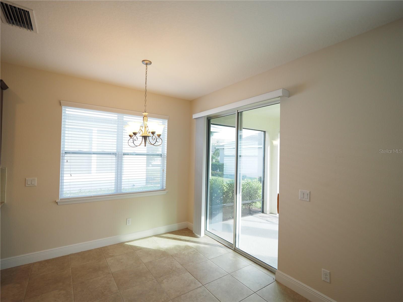 Image 24 of 46 For 995 Molly Circle