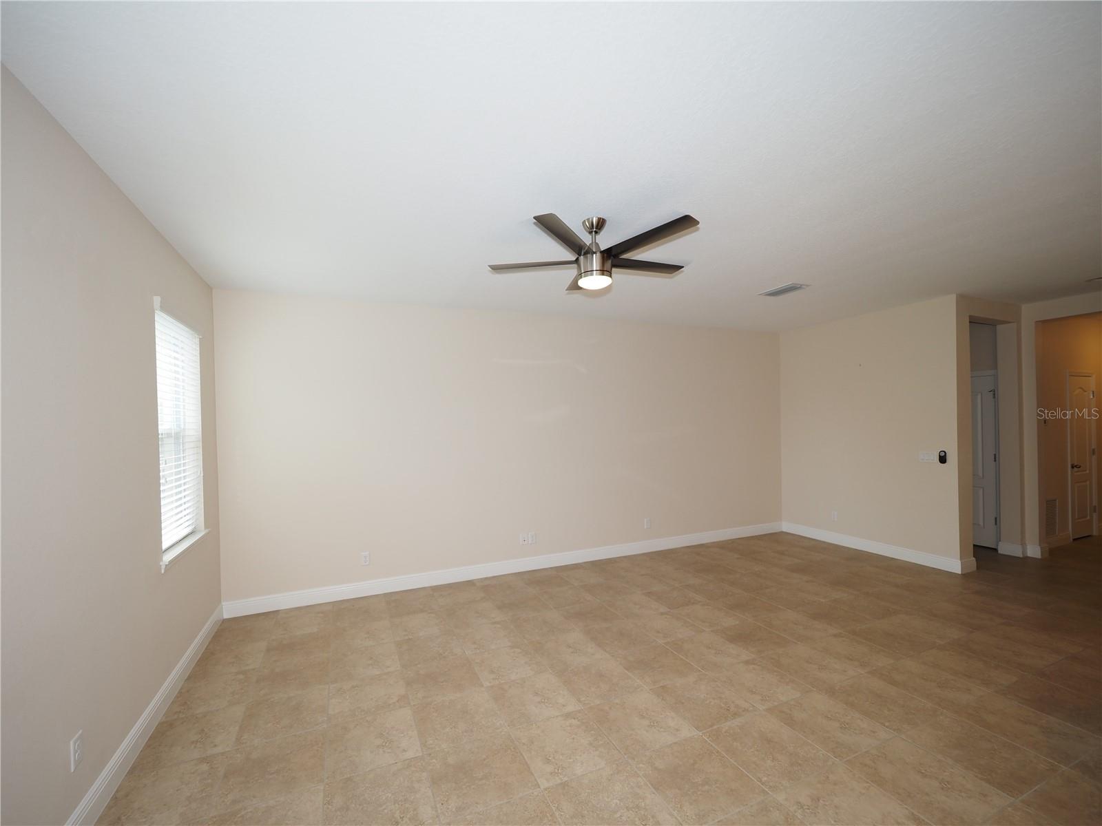 Image 26 of 46 For 995 Molly Circle