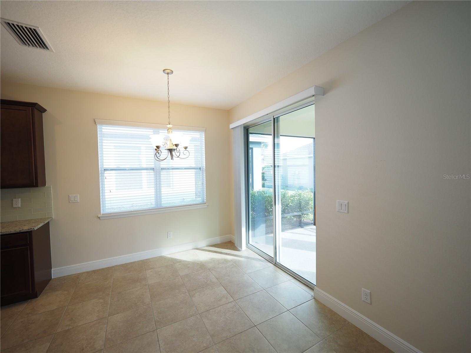 Image 27 of 46 For 995 Molly Circle