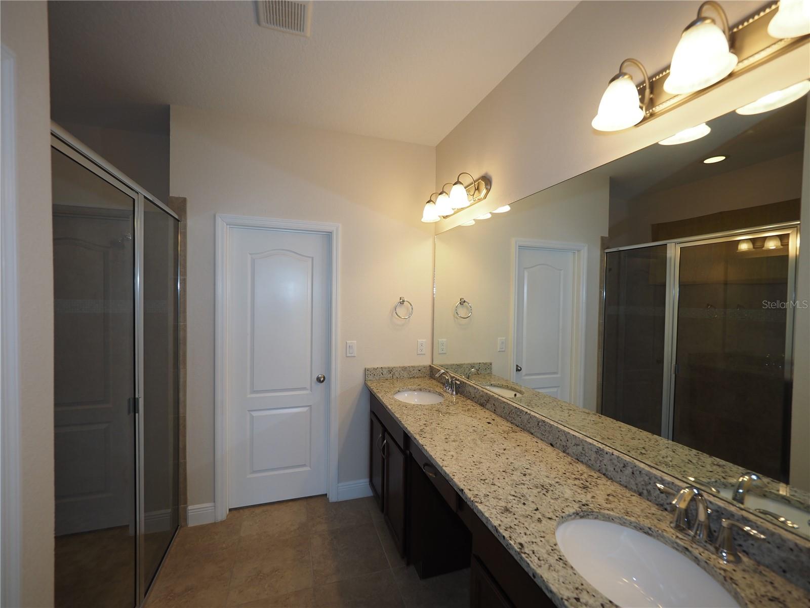 Image 28 of 46 For 995 Molly Circle