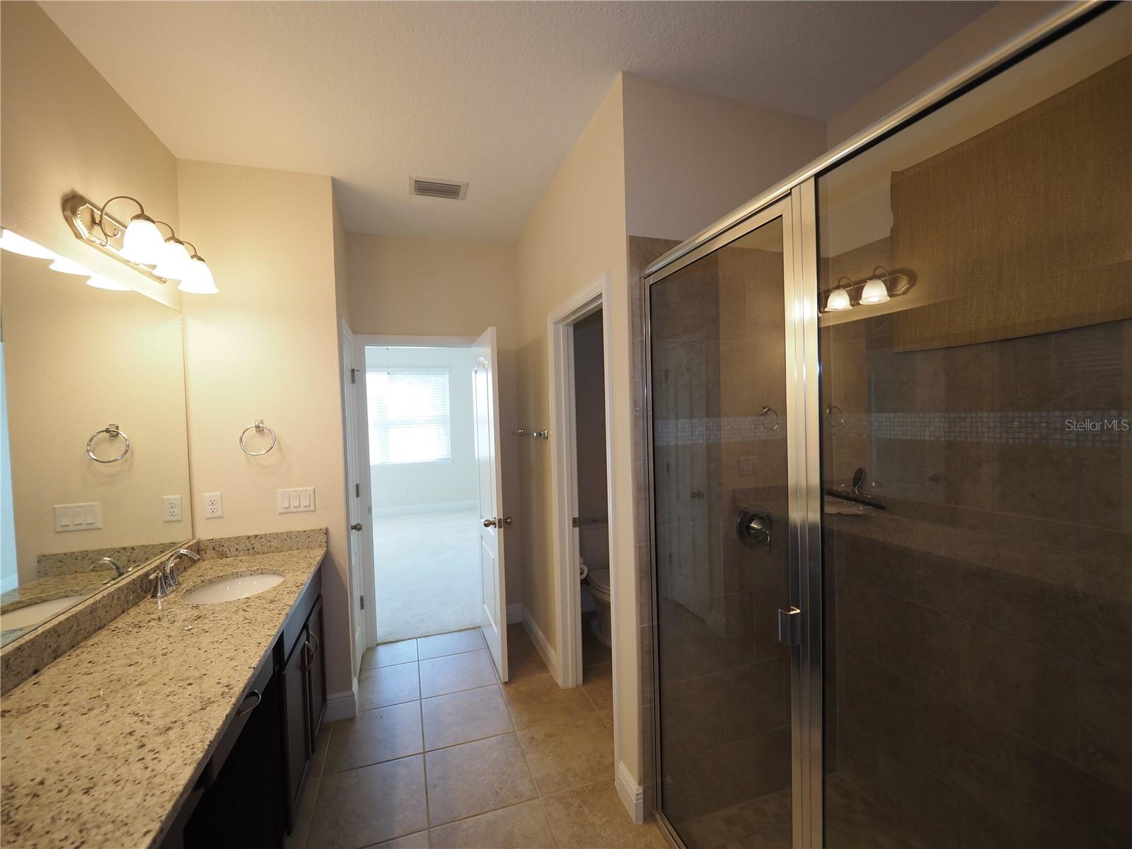 Image 31 of 46 For 995 Molly Circle