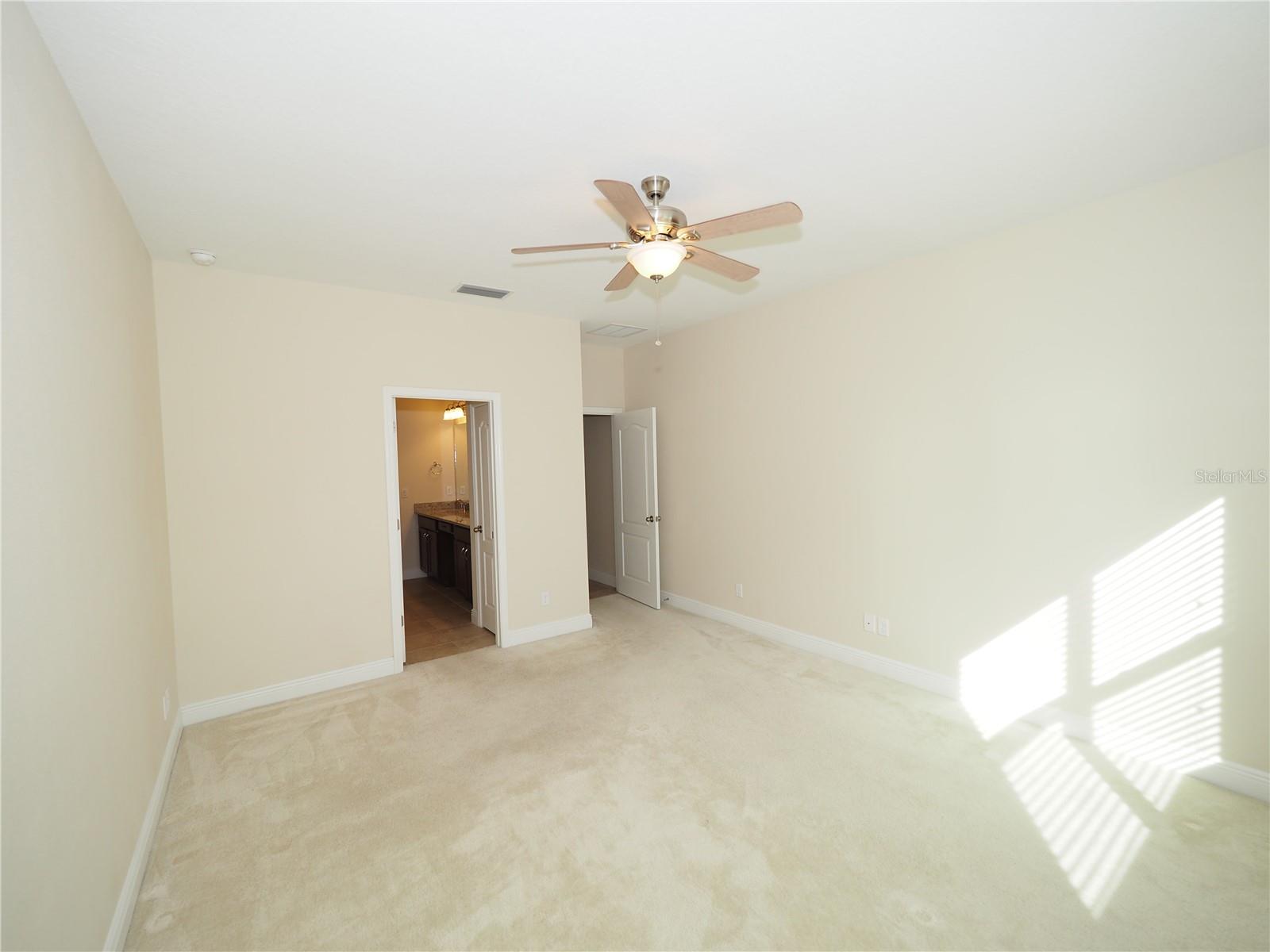 Image 36 of 46 For 995 Molly Circle