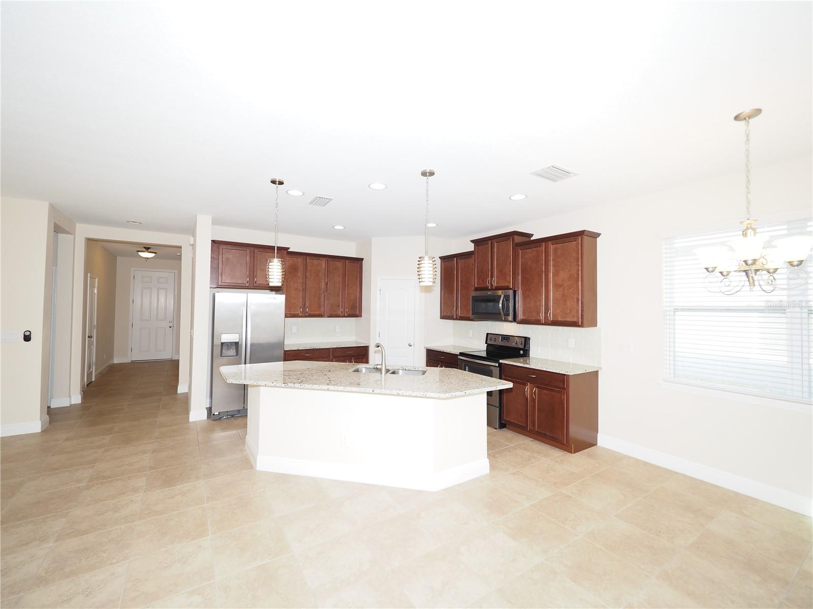 Image 39 of 46 For 995 Molly Circle