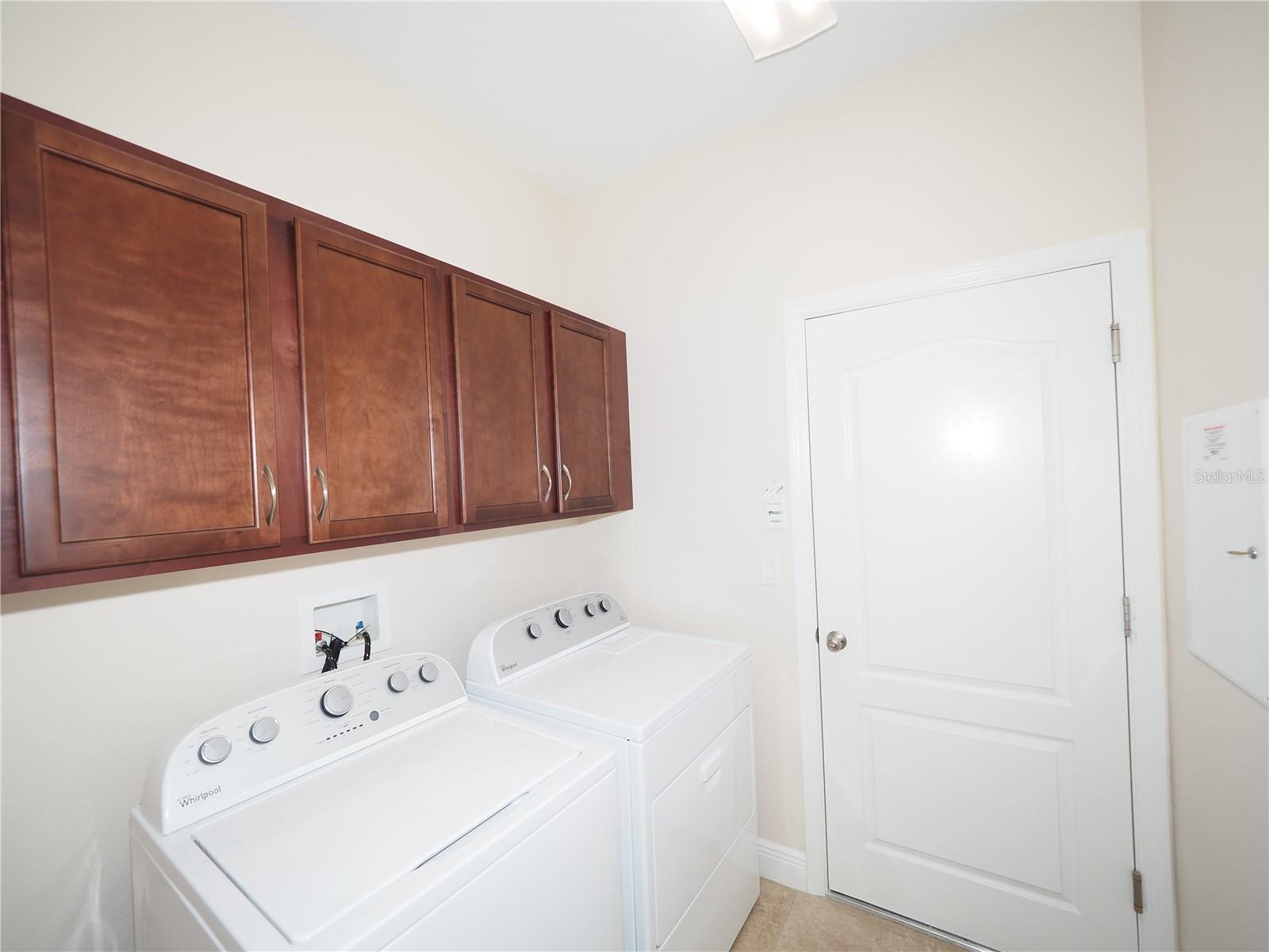 Image 44 of 46 For 995 Molly Circle