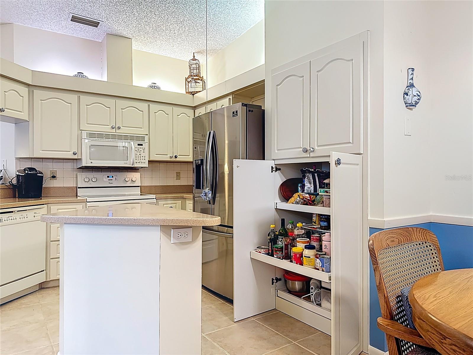 Image 10 of 46 For 5611 Garden Lakes Drive