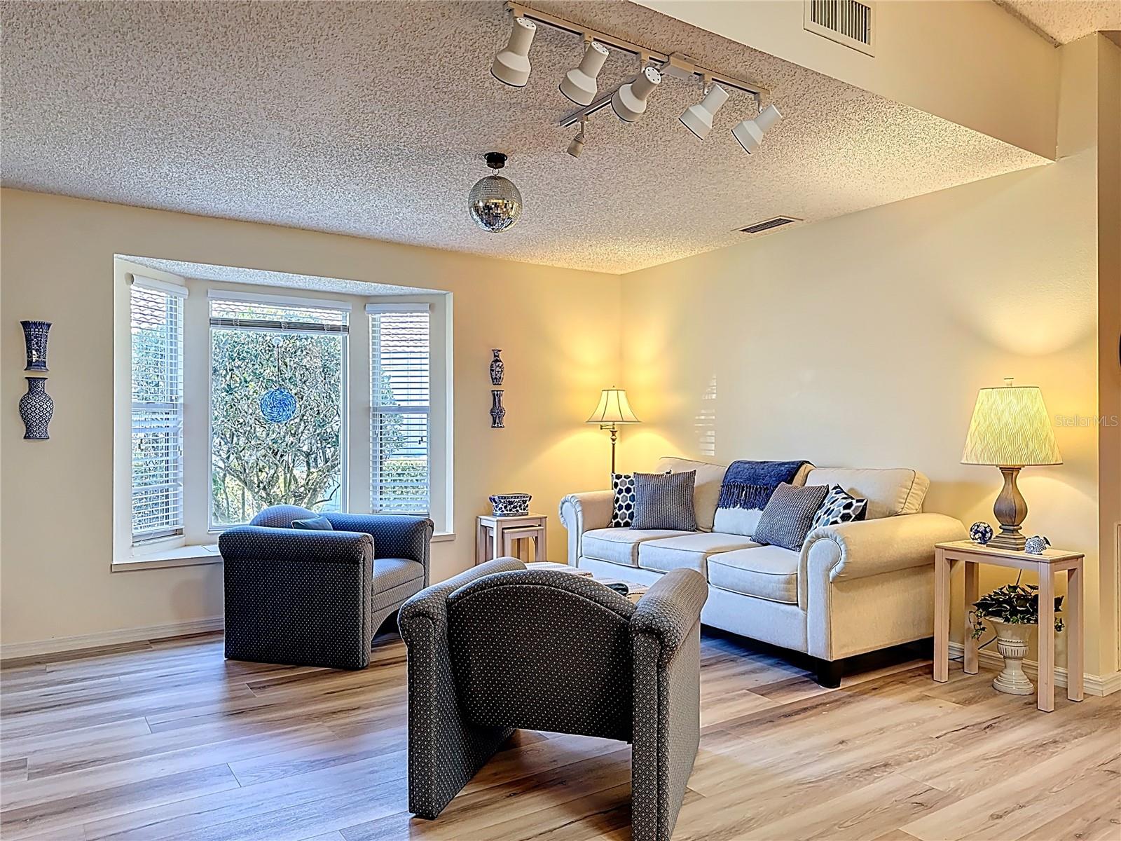 Image 6 of 46 For 5611 Garden Lakes Drive