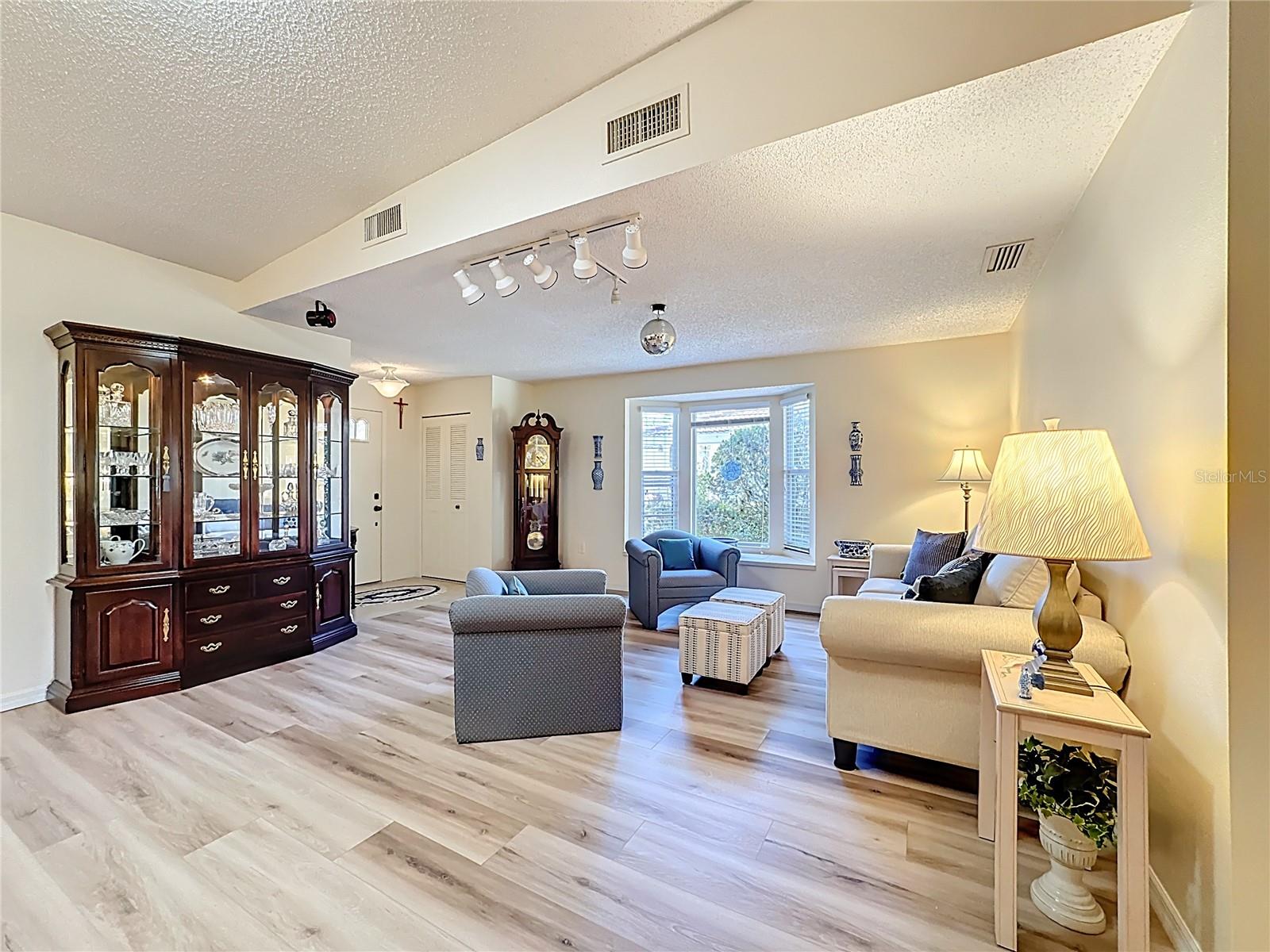 Image 7 of 46 For 5611 Garden Lakes Drive