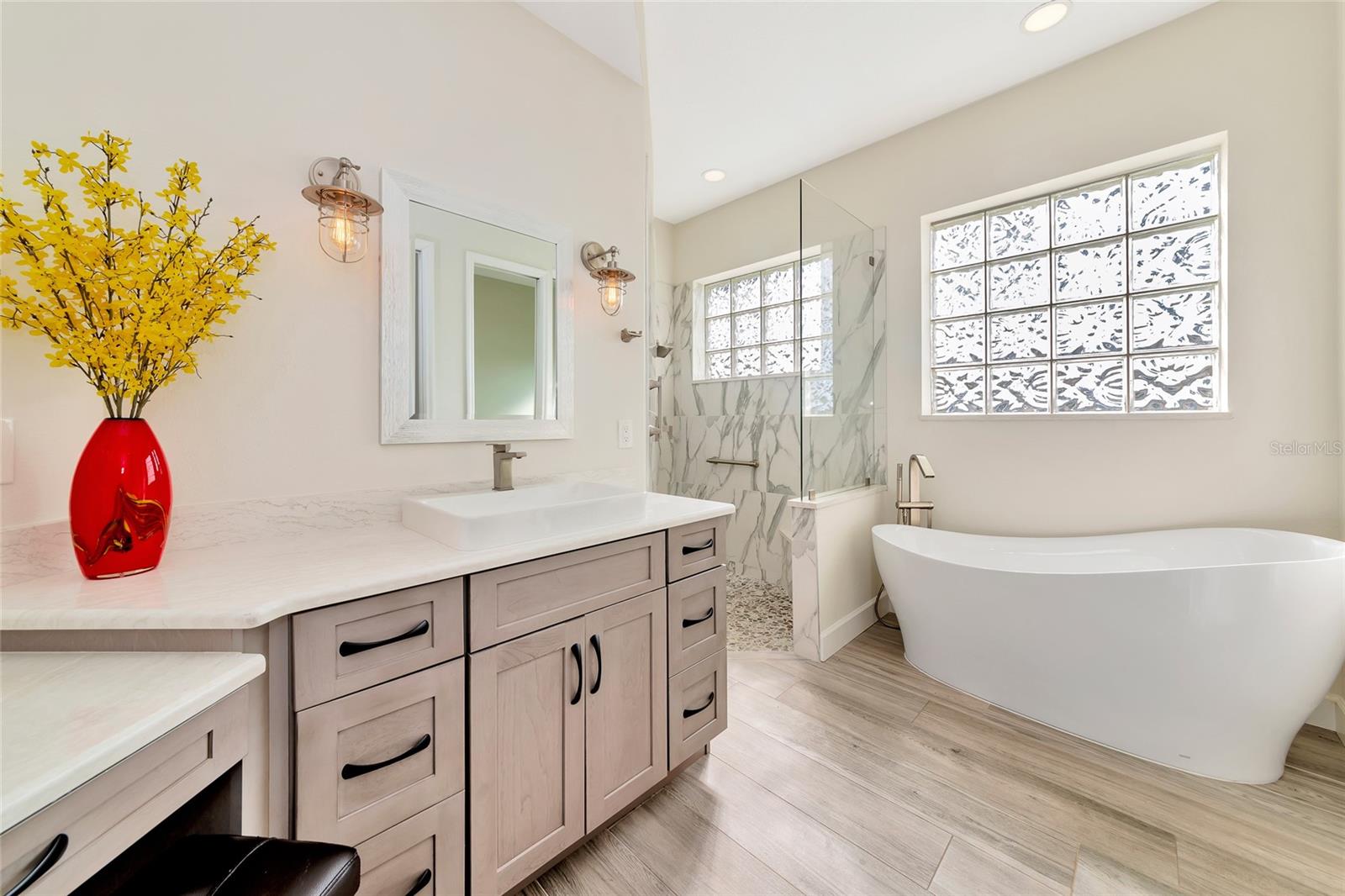 Image 10 of 27 For 4990 Gardiners Bay Circle