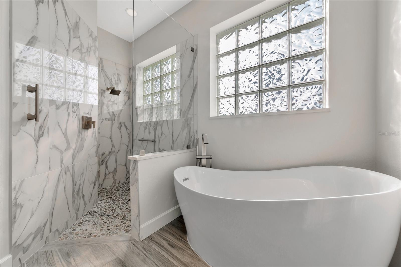 Image 9 of 27 For 4990 Gardiners Bay Circle