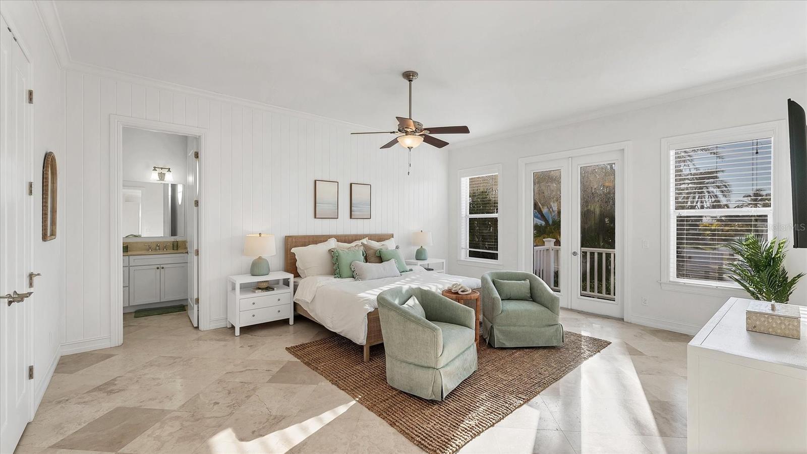 Listing photo id 13 for 634 Key Royale Drive