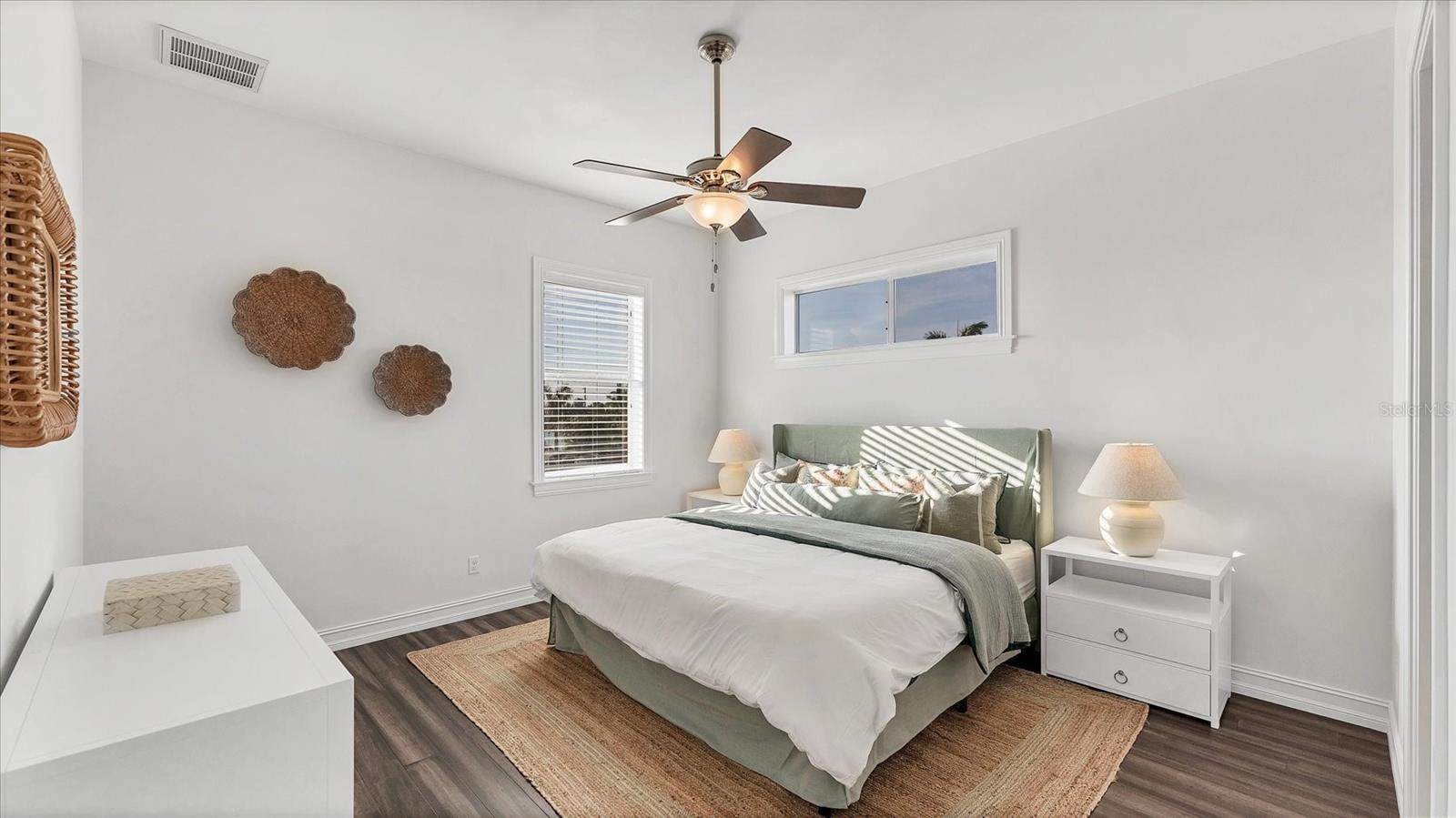 Listing photo id 17 for 634 Key Royale Drive