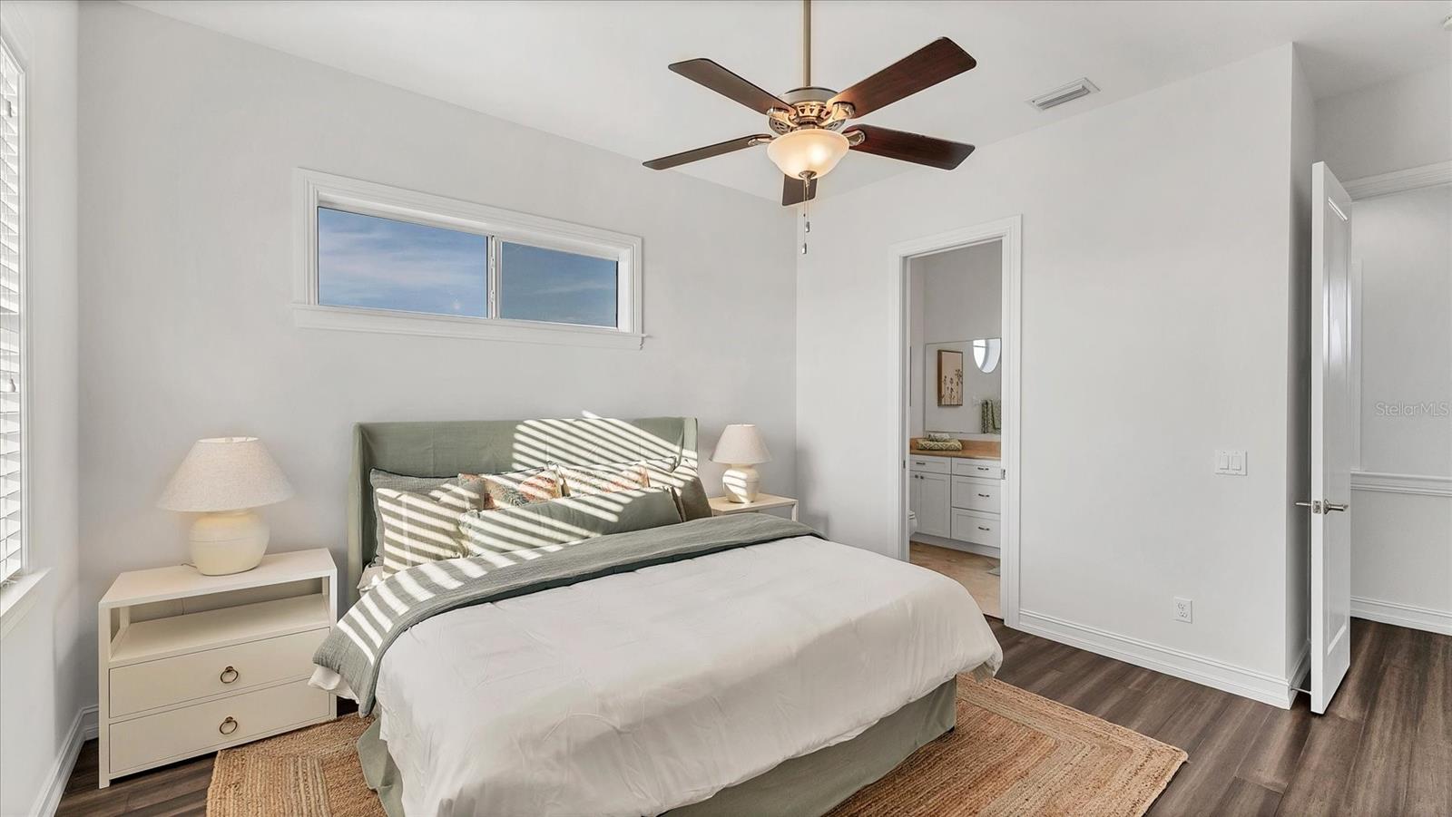 Listing photo id 18 for 634 Key Royale Drive