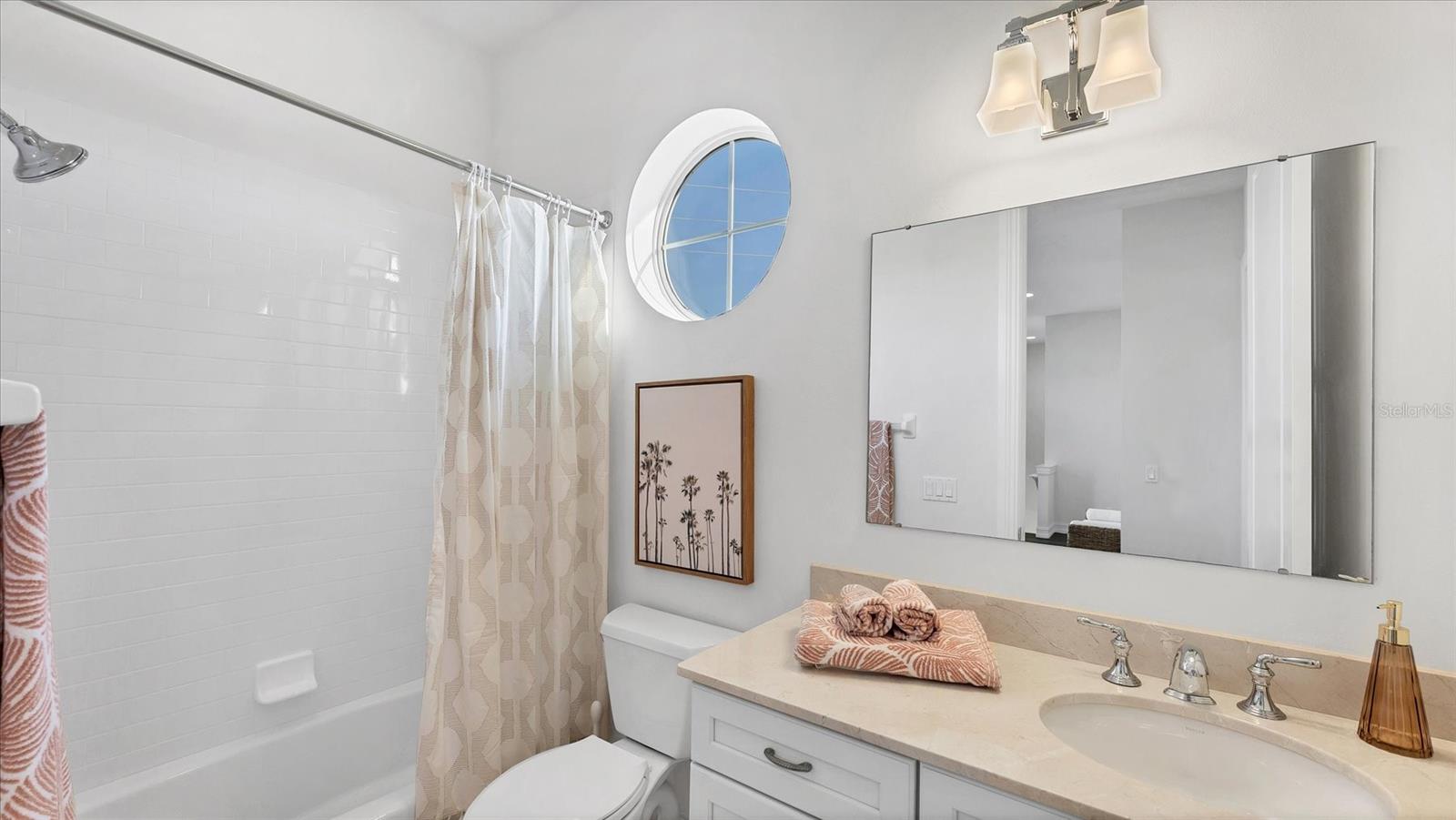 Listing photo id 24 for 634 Key Royale Drive