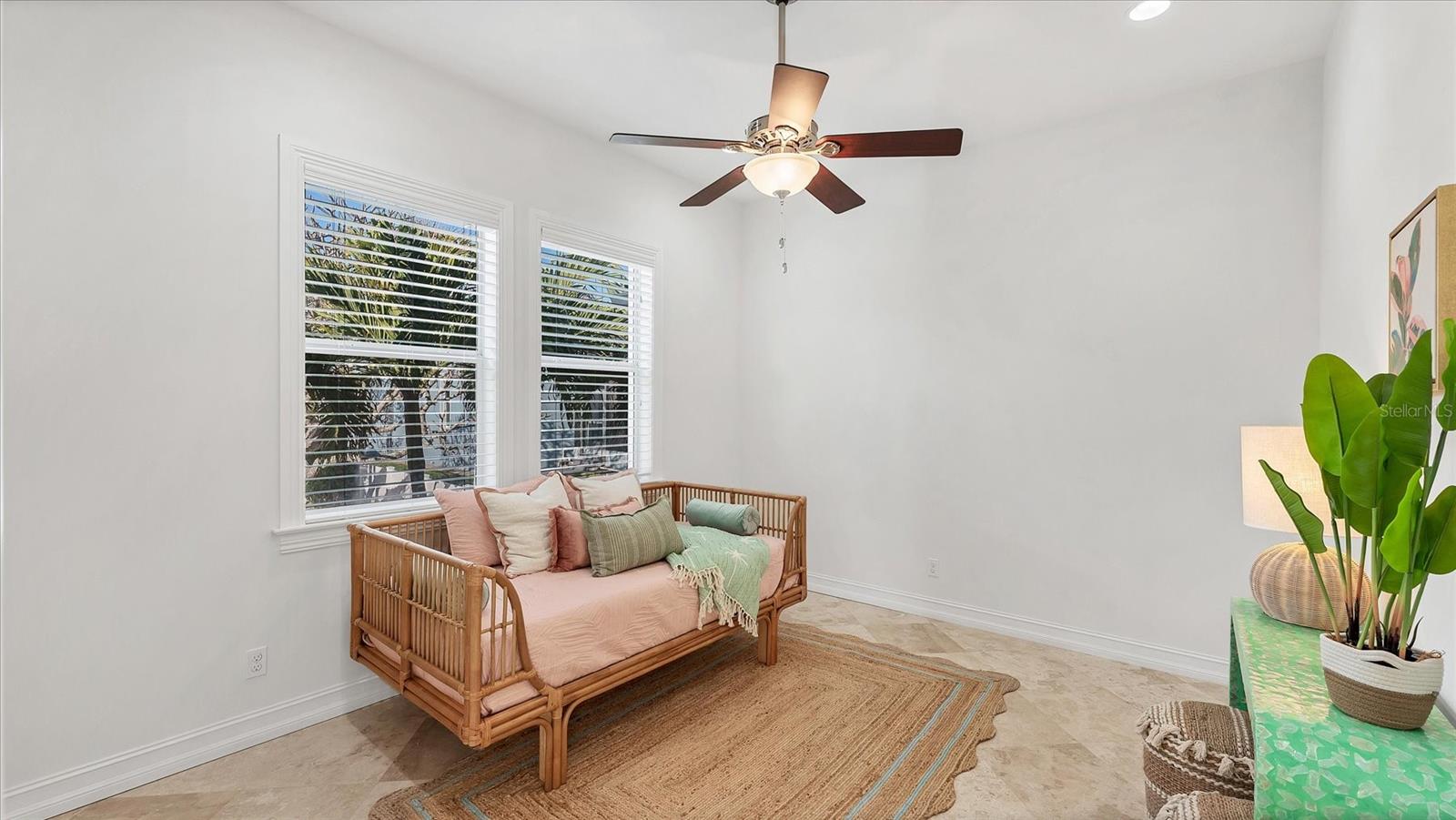 Listing photo id 26 for 634 Key Royale Drive