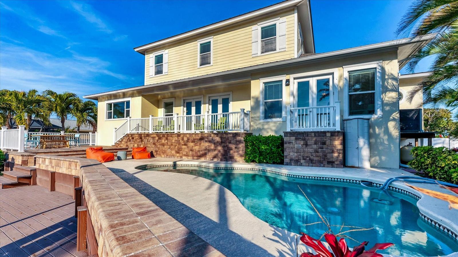 Listing photo id 30 for 634 Key Royale Drive