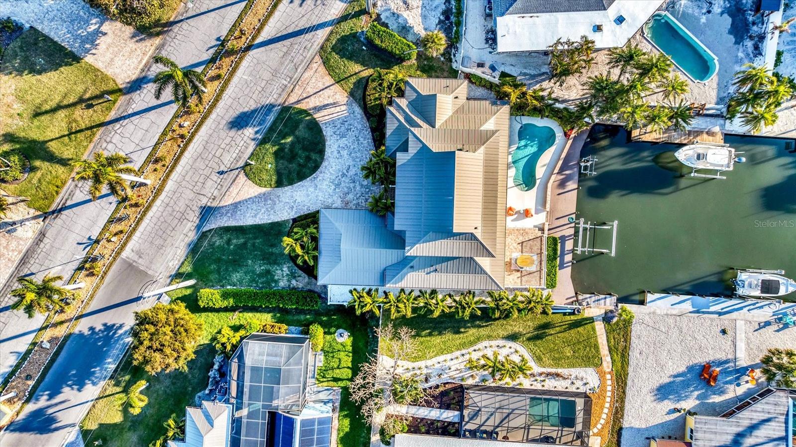 Listing photo id 31 for 634 Key Royale Drive