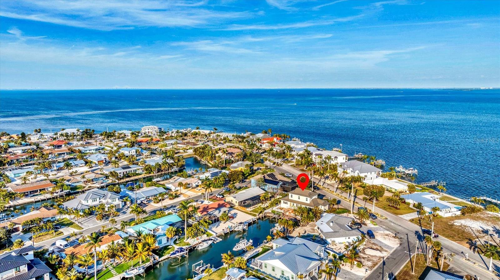 Listing photo id 32 for 634 Key Royale Drive