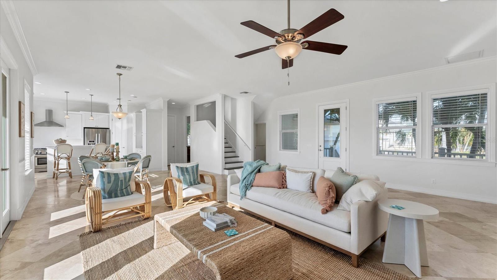 Listing photo id 3 for 634 Key Royale Drive