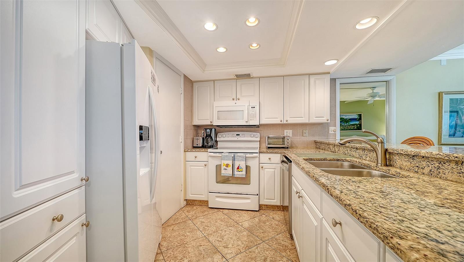 Image 13 of 89 For 5920 Midnight Pass Road 1003