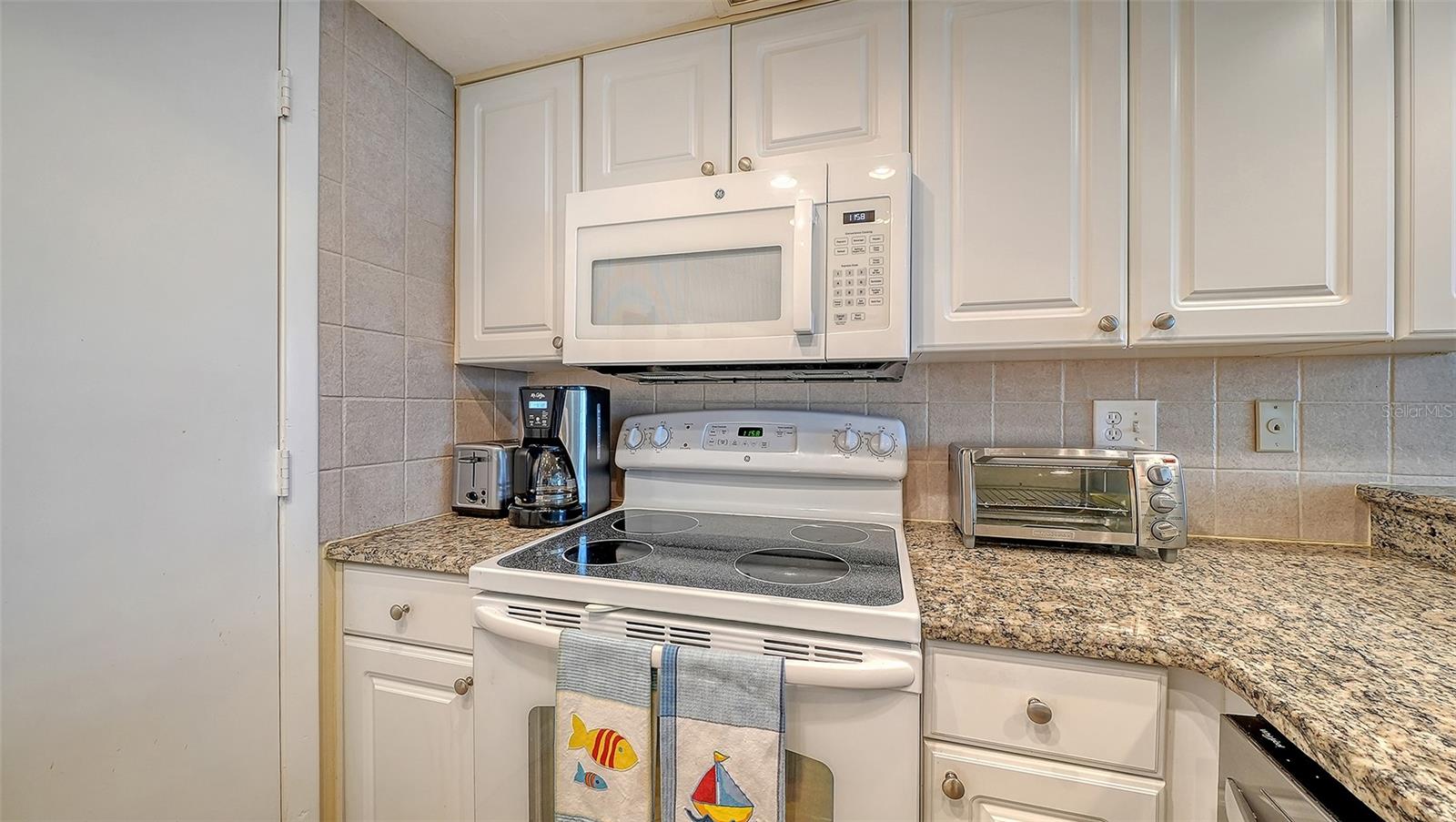 Image 15 of 89 For 5920 Midnight Pass Road 1003