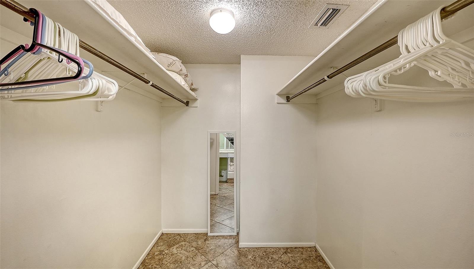 Image 23 of 89 For 5920 Midnight Pass Road 1003