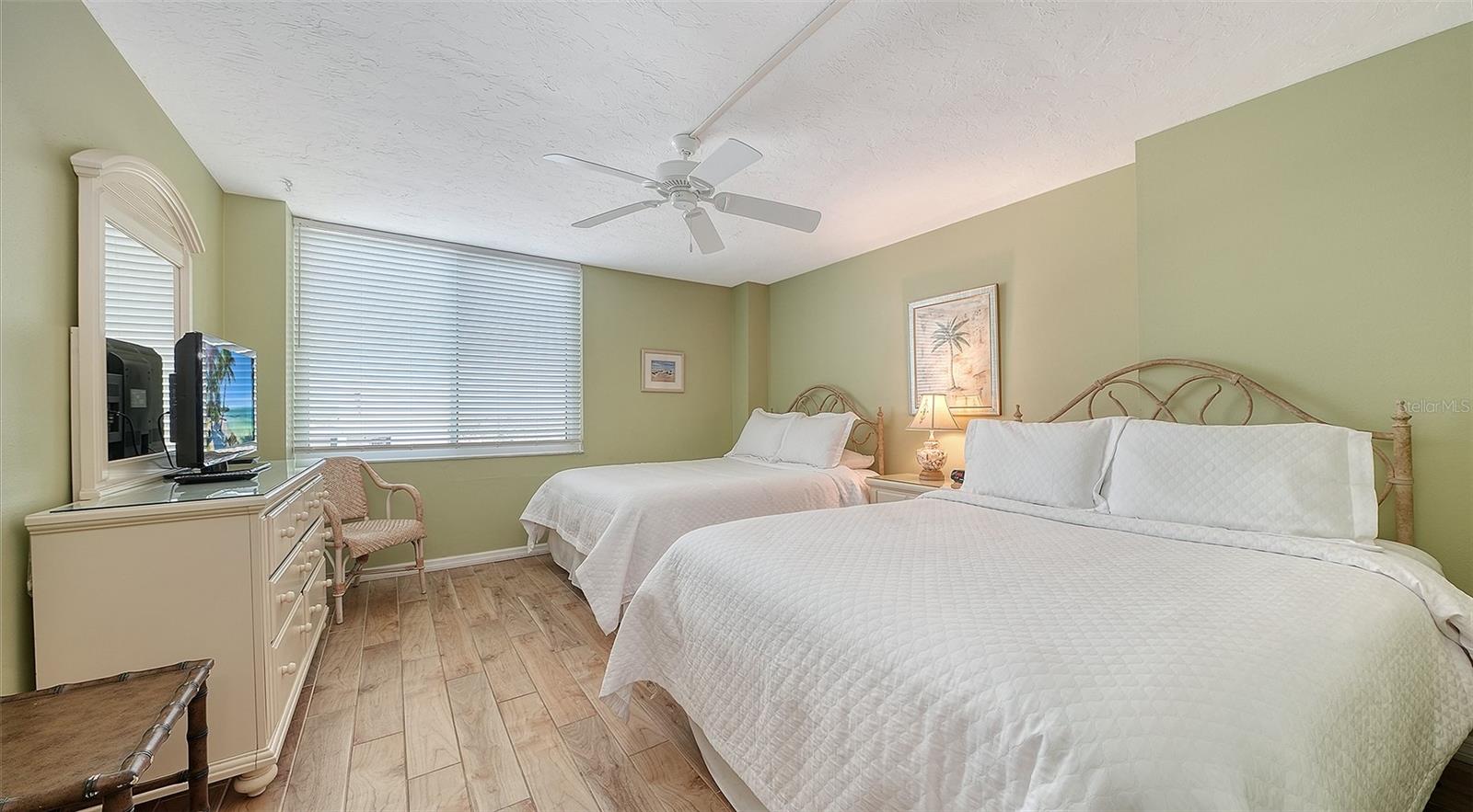 Image 24 of 89 For 5920 Midnight Pass Road 1003