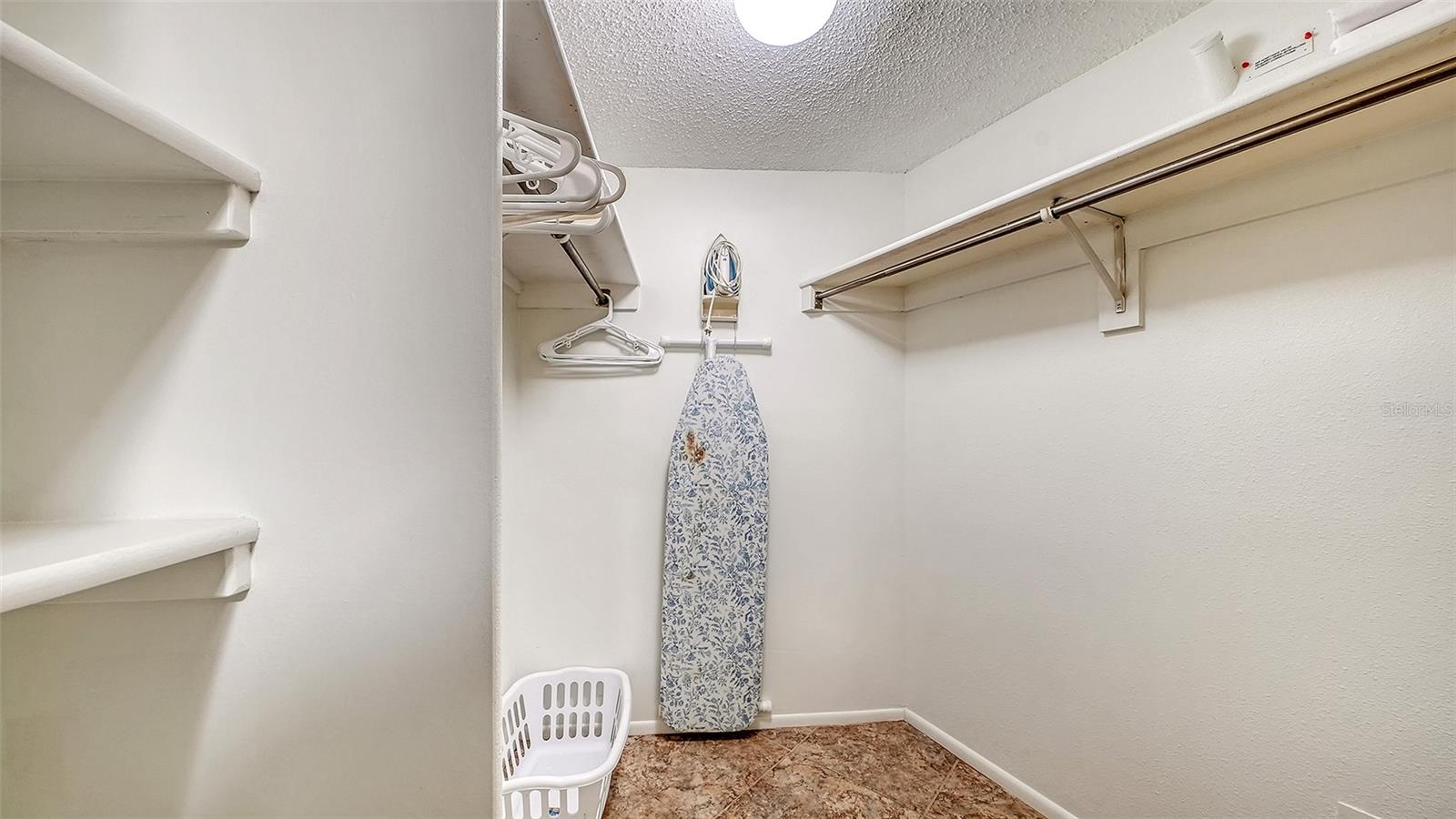 Image 26 of 89 For 5920 Midnight Pass Road 1003