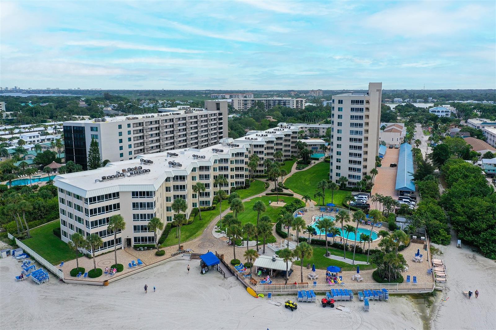 Image 37 of 89 For 5920 Midnight Pass Road 1003