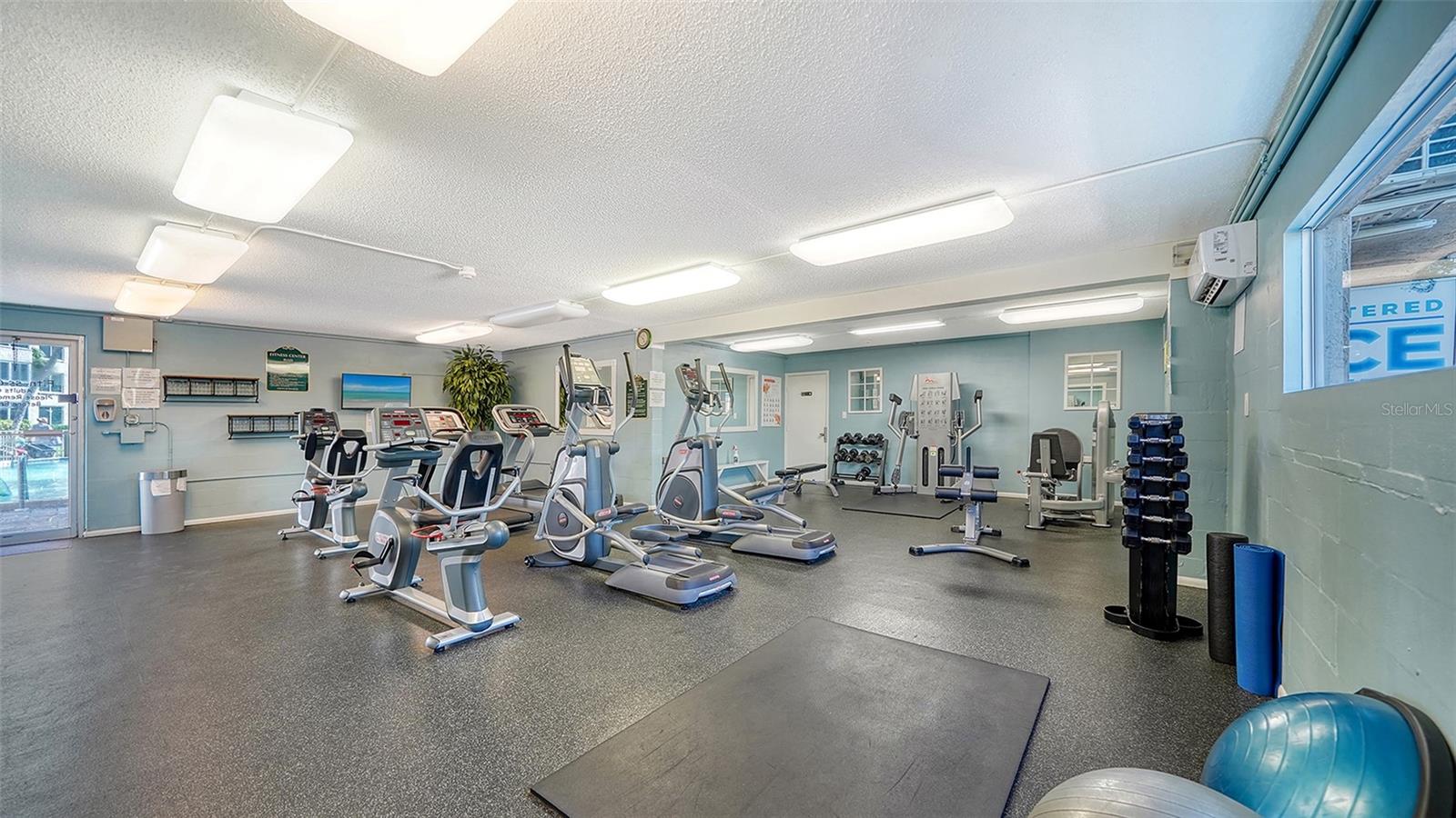 Image 44 of 89 For 5920 Midnight Pass Road 1003