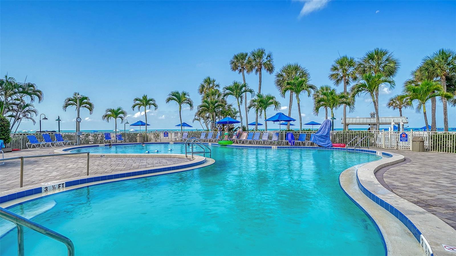 Image 49 of 89 For 5920 Midnight Pass Road 1003