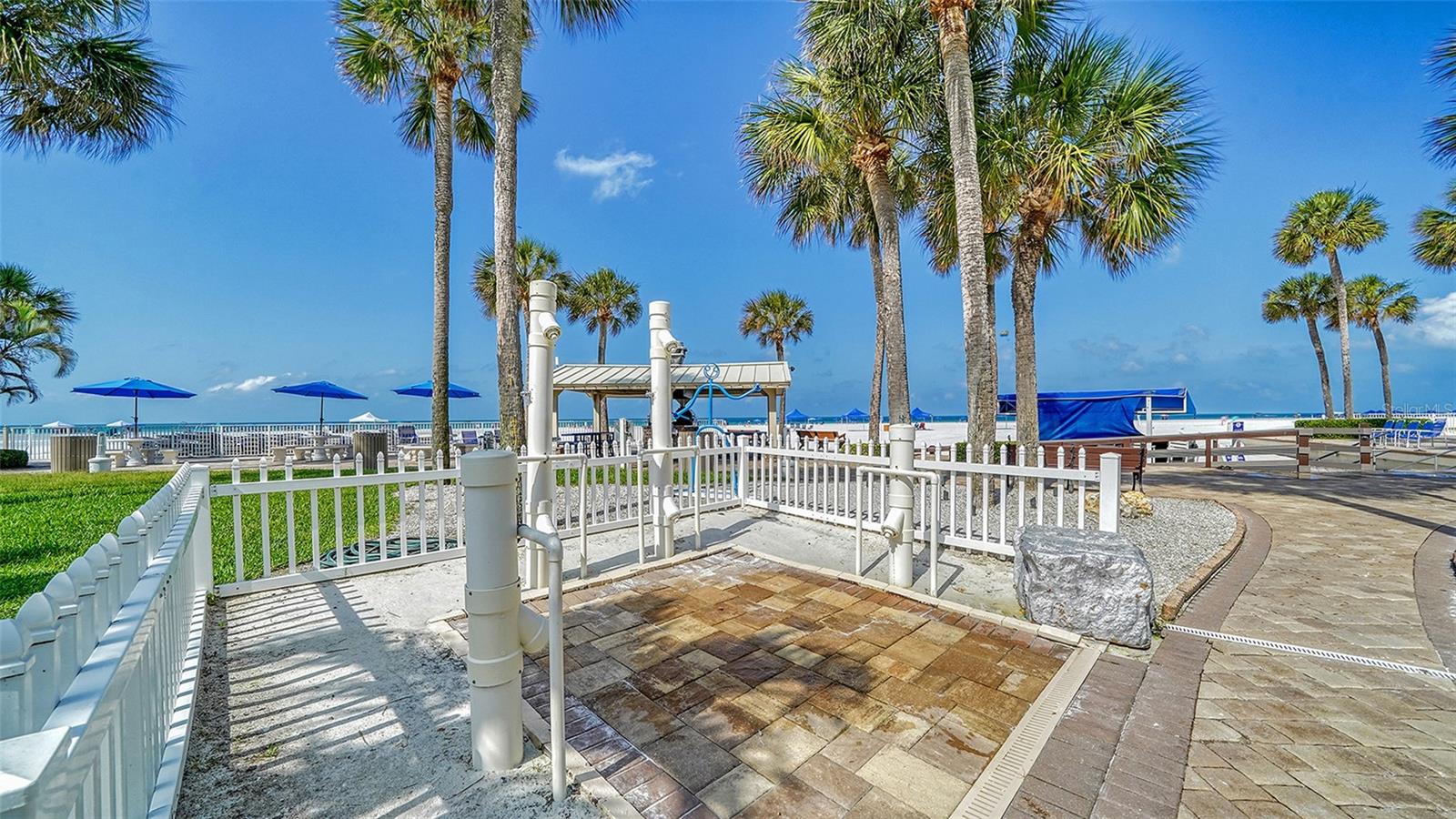 Image 50 of 89 For 5920 Midnight Pass Road 1003