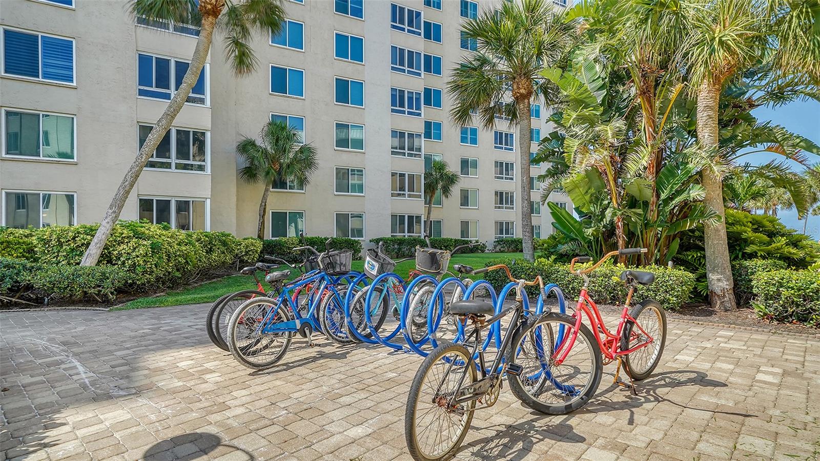 Image 62 of 89 For 5920 Midnight Pass Road 1003