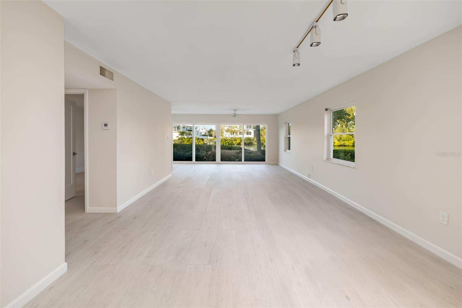 Image 11 of 46 For 6750 Gulf Of Mexico Drive 163