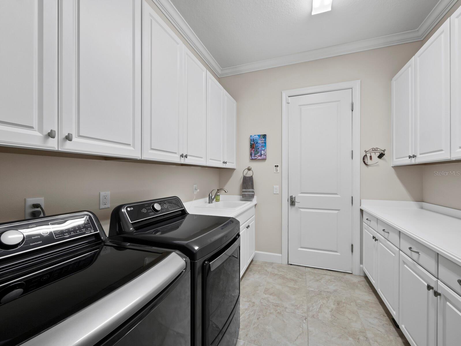 Image 35 of 47 For 4124 Ilaria Avenue