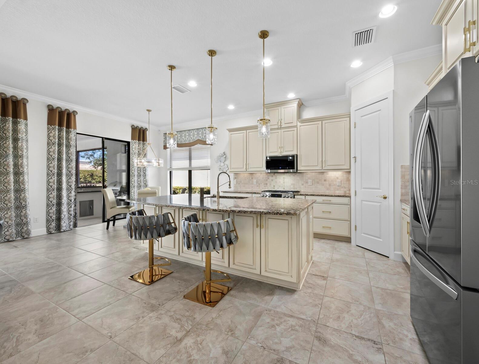 Image 8 of 47 For 4124 Ilaria Avenue