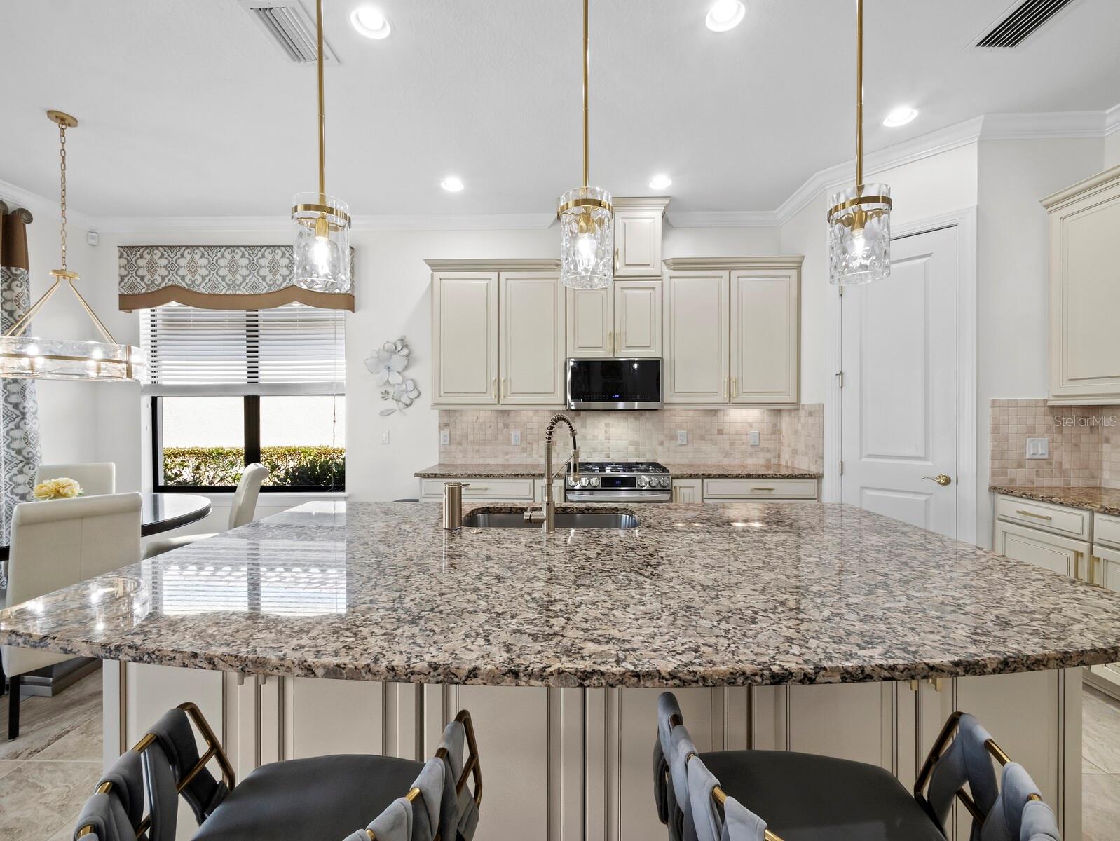 Image 9 of 47 For 4124 Ilaria Avenue