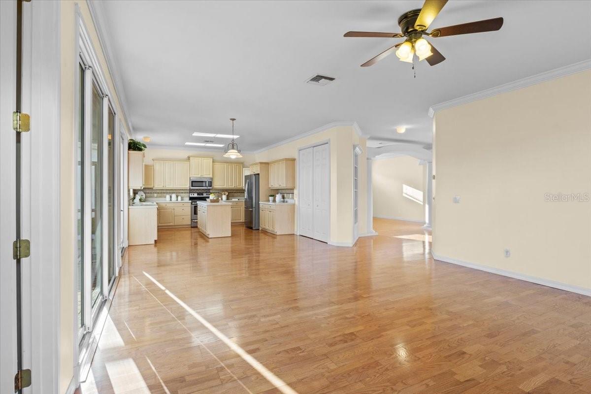 Image 14 of 58 For 6307 Laurel Creek Trail