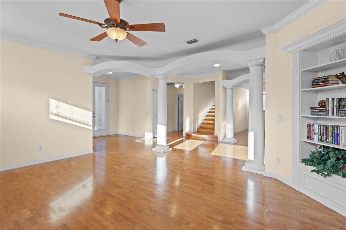 Image 7 of 58 For 6307 Laurel Creek Trail