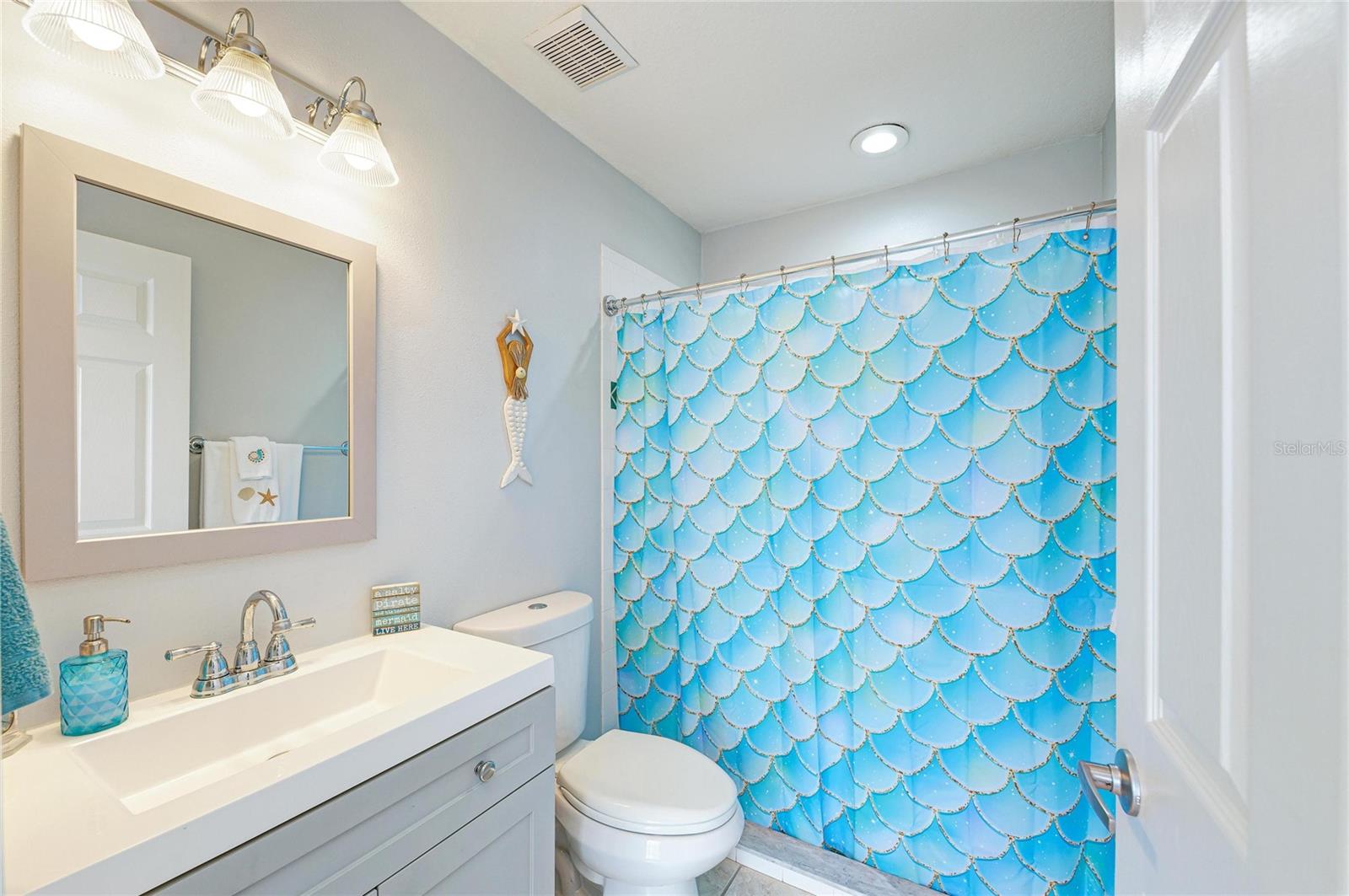 Image 36 of 60 For 4735 Spinnaker Drive