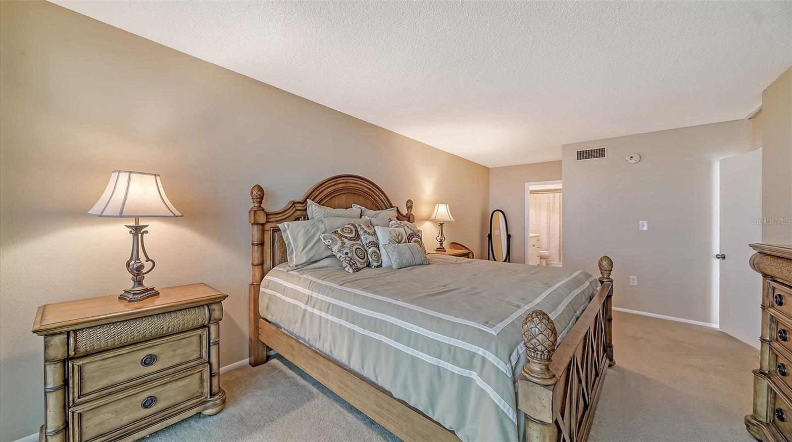 Image 13 of 22 For 555 The Esplanade N 802