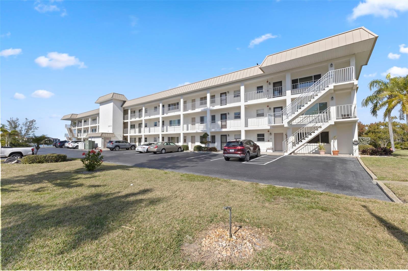 Image 2 of 44 For 3330 Gulf Of Mexico Drive 104d