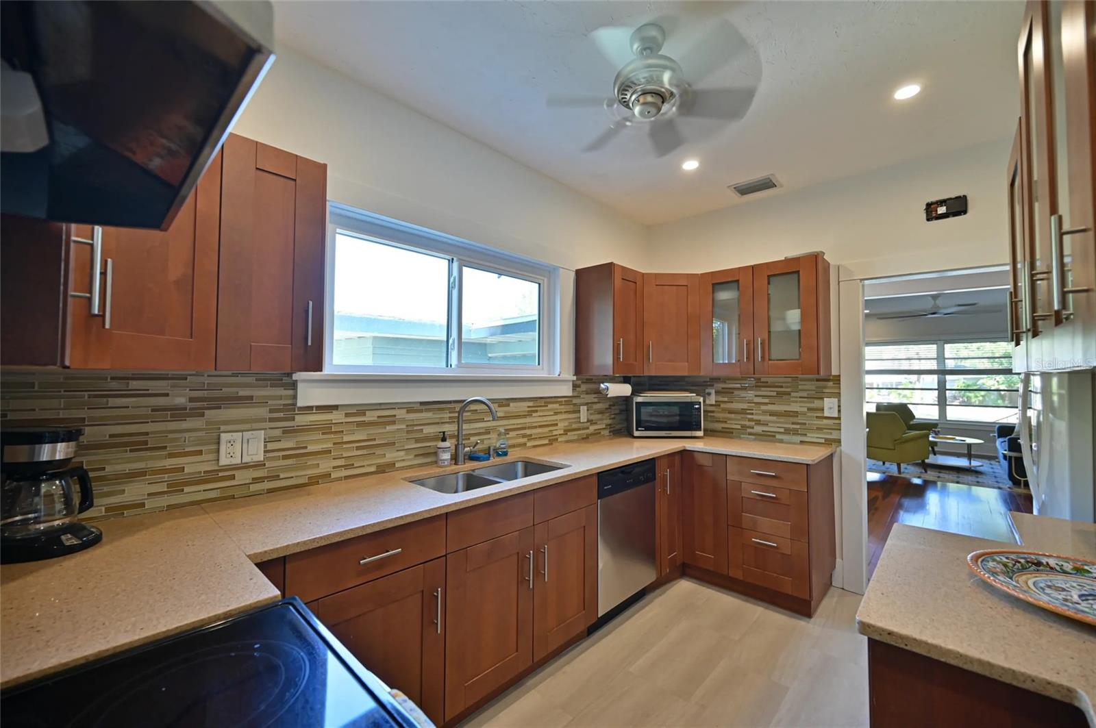 Image 11 of 24 For 2408 Hillview Street