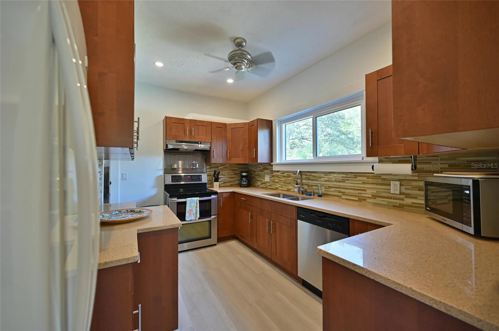 Image 12 of 24 For 2408 Hillview Street