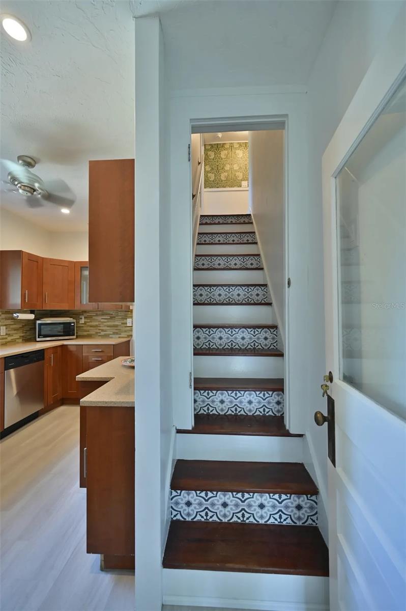 Image 17 of 24 For 2408 Hillview Street